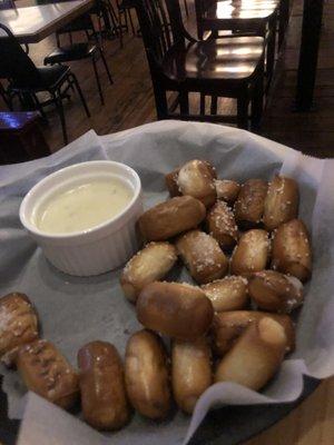 Pretzel bites with queso