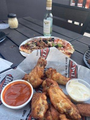 Fire-Roasted Chicken Wings Small BRK Supreme Pizza