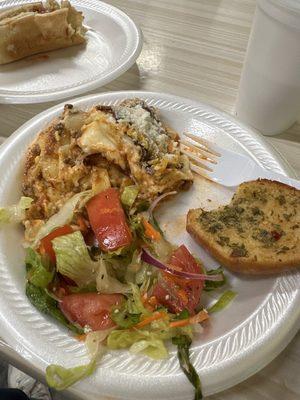 Lasagna salad and bread