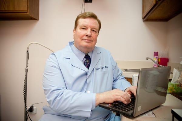 Dr. Lyndon Taylor is an OB-GYN treating patients in Oak Park, IL and the surrounding Chicagoland area.