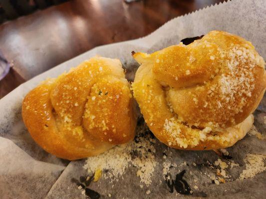 2 of the 4 garlic knots. Look way better than they taste.