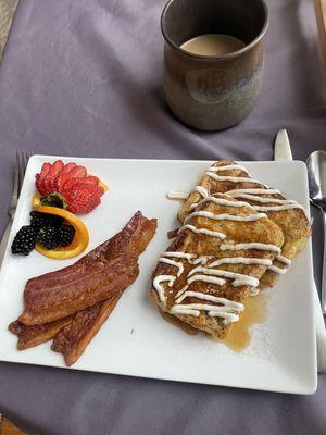 French toast with bacon and fresh fruit