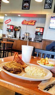 Notice how the Texas Toast is served.  This is the Horn Platter.