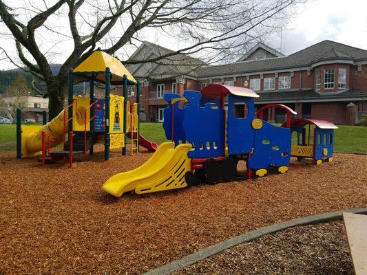 Great little park for toddlers and little kids. Close to the village shops and restaurants. There's a baseball field too.