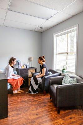 Comfortable and quiet space for you to navigate pregnancy decisions and find support.