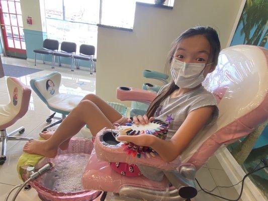 Kids pedicure chair