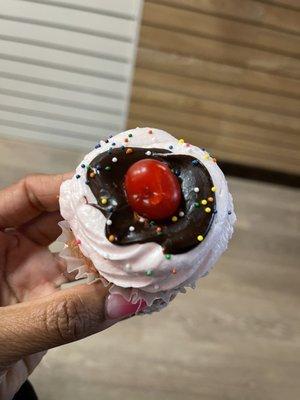 Strawberry Sundae cupcake