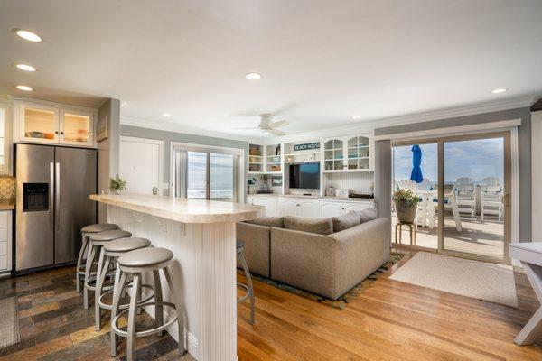 Open floor plan. Oceanfront condo Huntington Beach