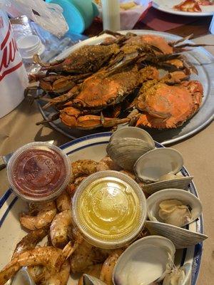 Maryland crabs with clams and shrimp