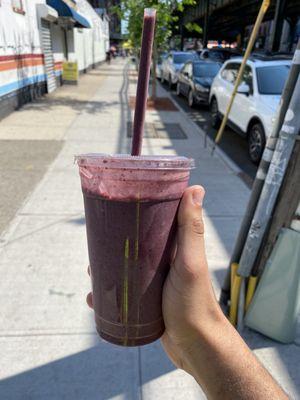 Açaí smoothie - not thick, not watery, perfect