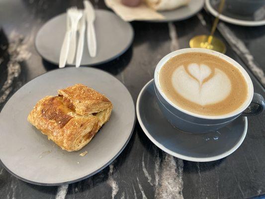 Hot Honey Ham croissant / MOCHA latte