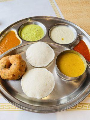 Medu vada and idli