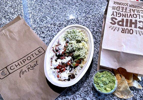 bowl with chicken & chips with guacamole - chipotle (delivered by doordash) - bend