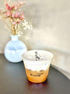 Black Sesame Coffee | Mè | 9 oz (fine robusta espresso with condensed milk, black sesame cream) - bombass...