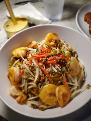 Vegetable yakisoba noodles with grilled shrimp. Delicious