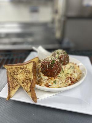 Thursday special: baked spaghetti and meatballs with garlic bread