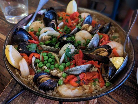 Seafood paella