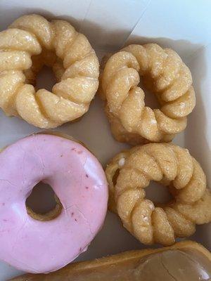 3 cruellers, strawberry cake and maple bar! Best donuts in South Tulsa hands down!!