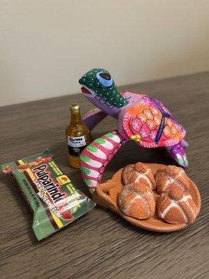 Alebrije, pan muerto, puparindo, cerveza corona