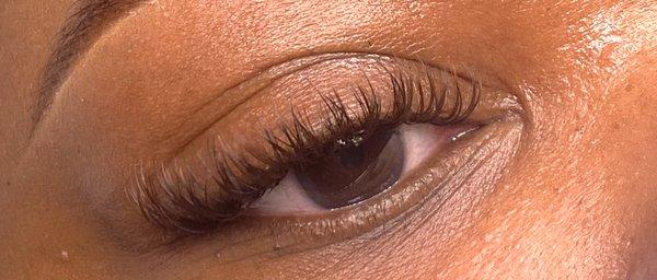 Brunette Hybrid lash extensions