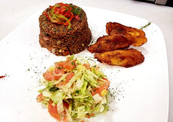 Chofan with yellow plantain and salads