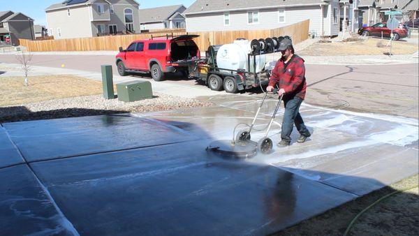 Power washing a residential driveway in Colorado Springs