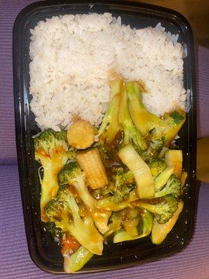 Mixed vegetables with garlic sauce