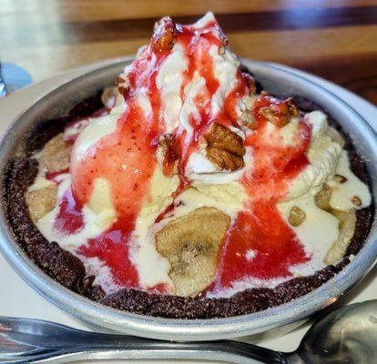 The new Double Chocolate Bananas Split Pizookie.