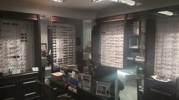 Their vast selection of frames that you can choose from woth brands like Gucci and other big brands.