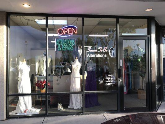 Storefront New owner "Lucy" as of January 2017