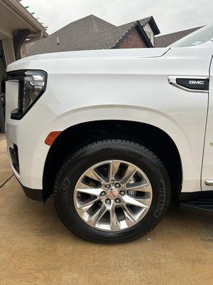 Exterior Of White Yukon (Tires/Wheels)