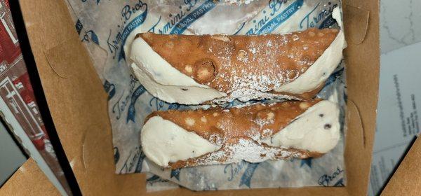 Mmm! My Favorite Cannoli!!