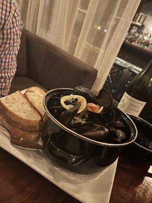 Drunken Mussels Plate