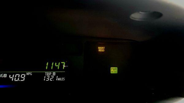 This photo was taken yesterday showing the that the oil change indicator (Maint Required) light is still lit.