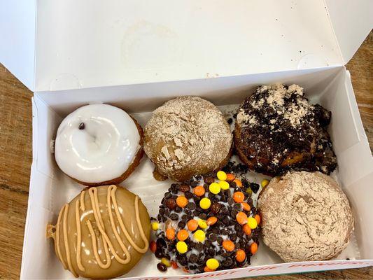 6 flavors of donuts. The maple icing with peanut butter drizzle was scrumptious.