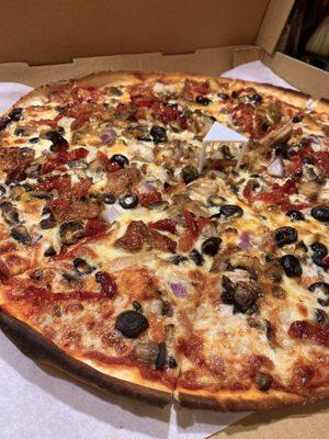 Thin crust with chicken, mushrooms, onion, black olives, sun-dried tomatoes