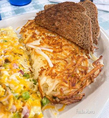 Denver omelette, hasbrowns, toast