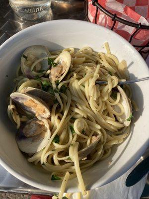 Linguini and clam sauce.