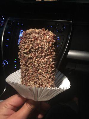 Paleta de nuez dipped in chocolate and coated with peanuts!!!