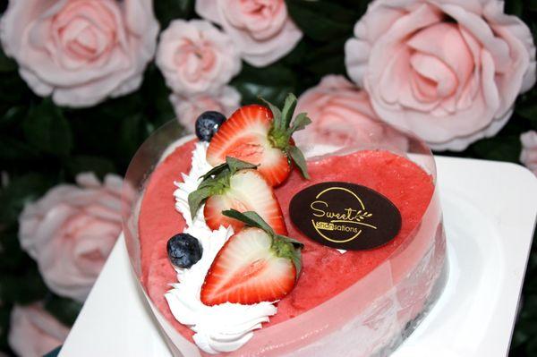 Strawberry mousse cake