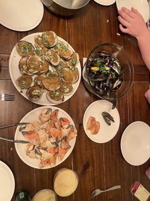 Clams rockefeller, stone crab and mussels