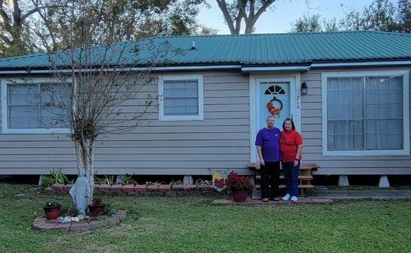 Siding installation by Holliers Home Improvement! Mr. & Mrs. Cart are very satisfied customers with beautiful new siding to show.