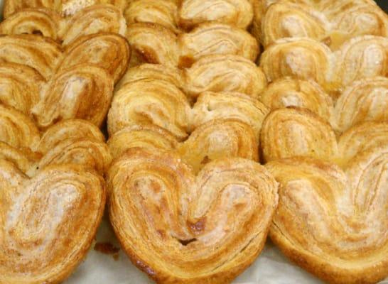 They might look like butterflies, but most people know them as elephant ears (orejas)