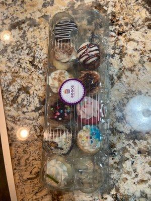 12 count assorted mini cupcakes