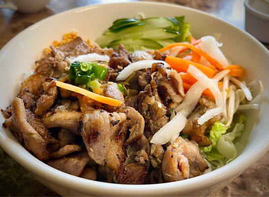 Bun Thit Heo Nuong - Vermicelli with roasted marinated pork