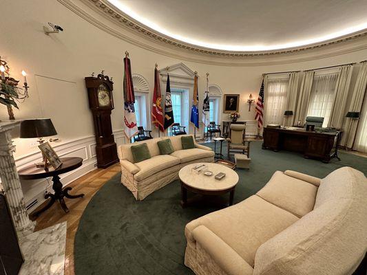 Oval Office replica