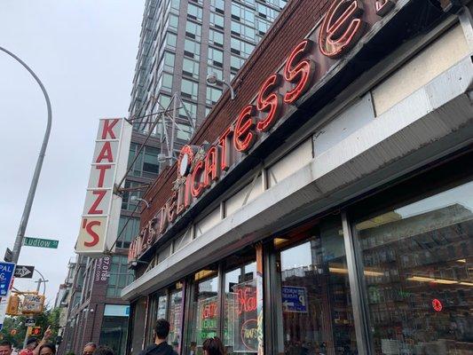 The outside of Katz's Delicatessen (I'll have what she's having)