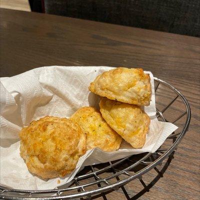 Cheddar Bay Biscuits (Half Dozen)