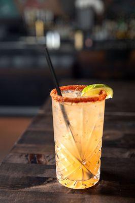 PALOMA
Tequila or Mezcal,
Grapefruit, Lime, Agave,
éSquirt Soda