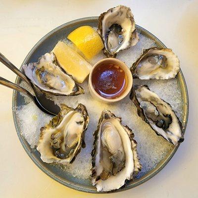 Oysters w cider mignonette